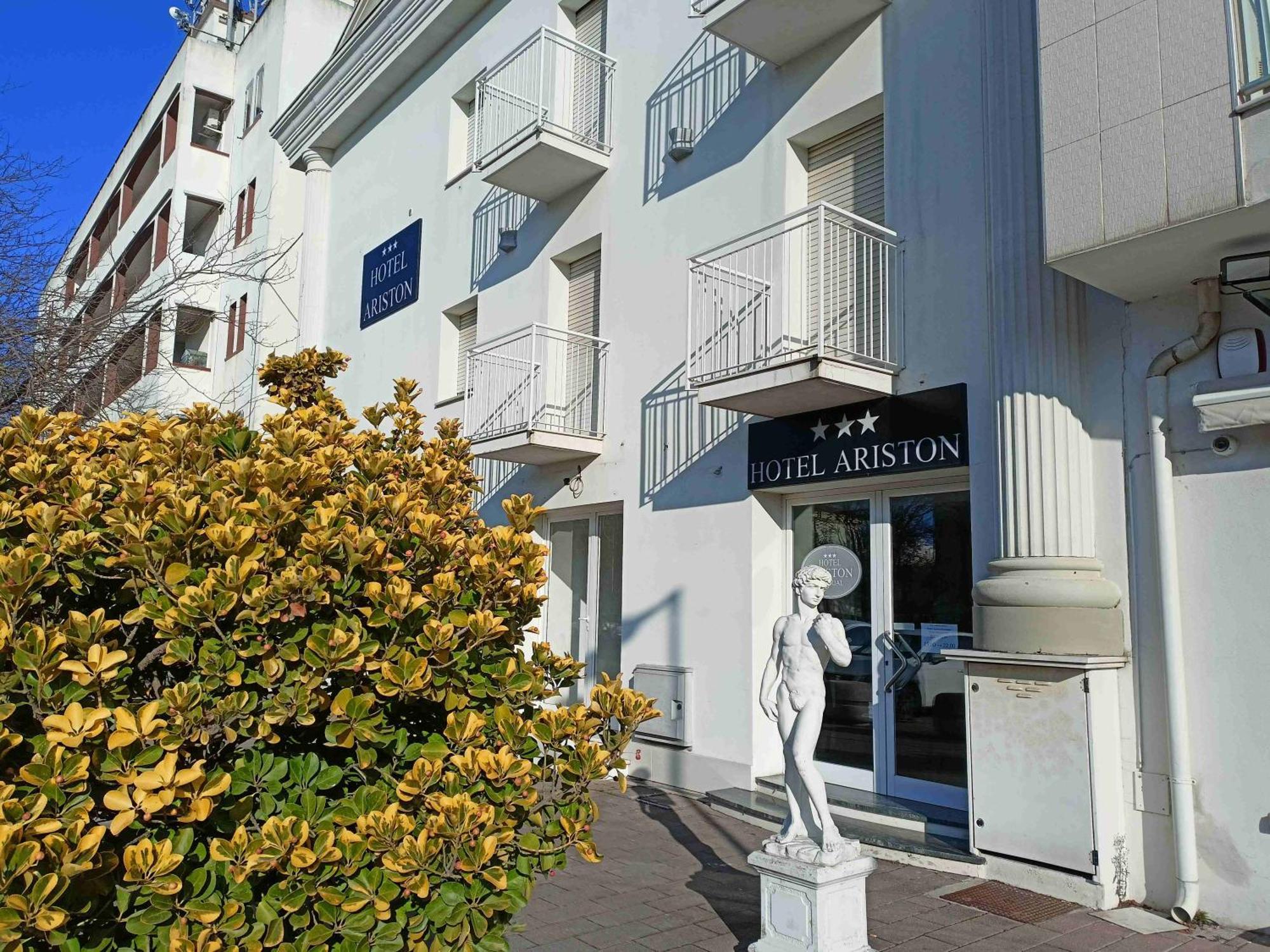 Hotel Ariston Imperial Порто-Гарібальді Екстер'єр фото